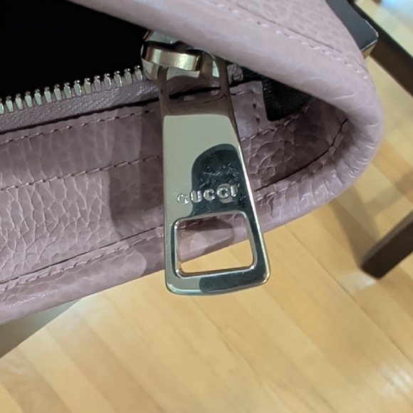 Gucci Pink and Beige Signature Tote - Picture 11 of 16